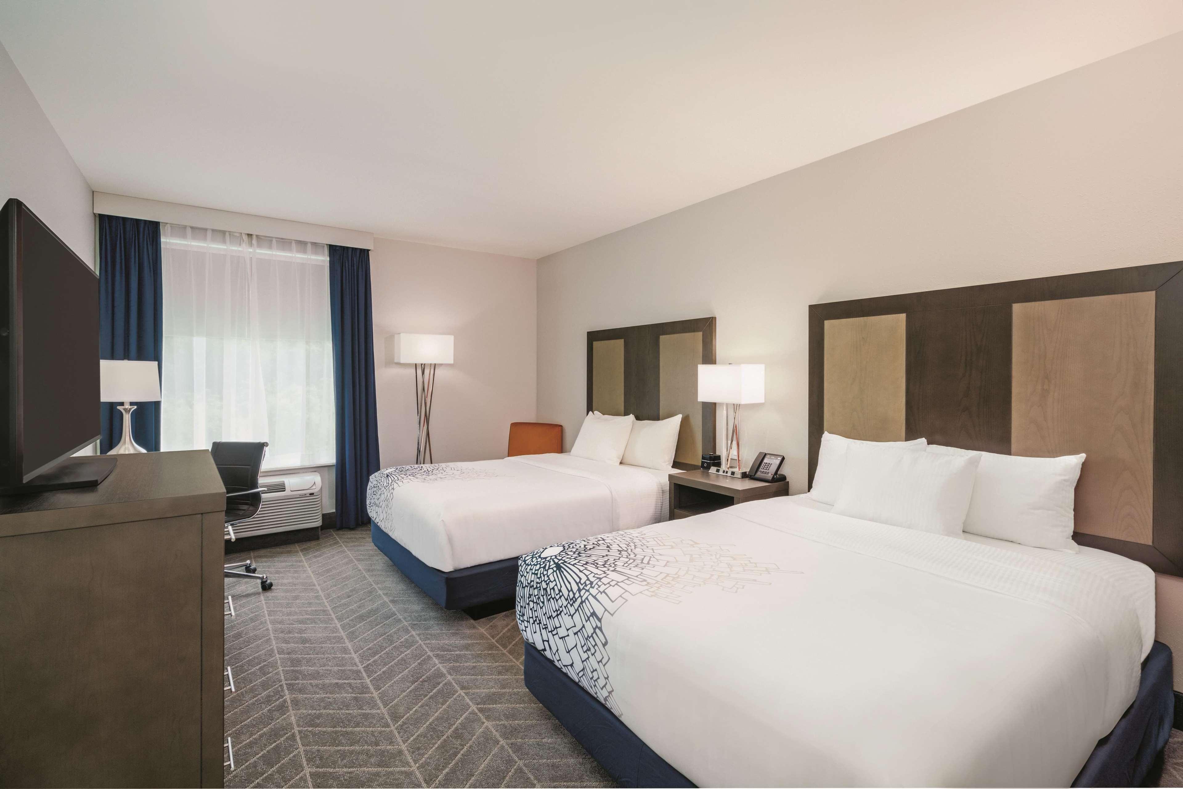 La Quinta By Wyndham Opelika Auburn Hotel Exterior photo