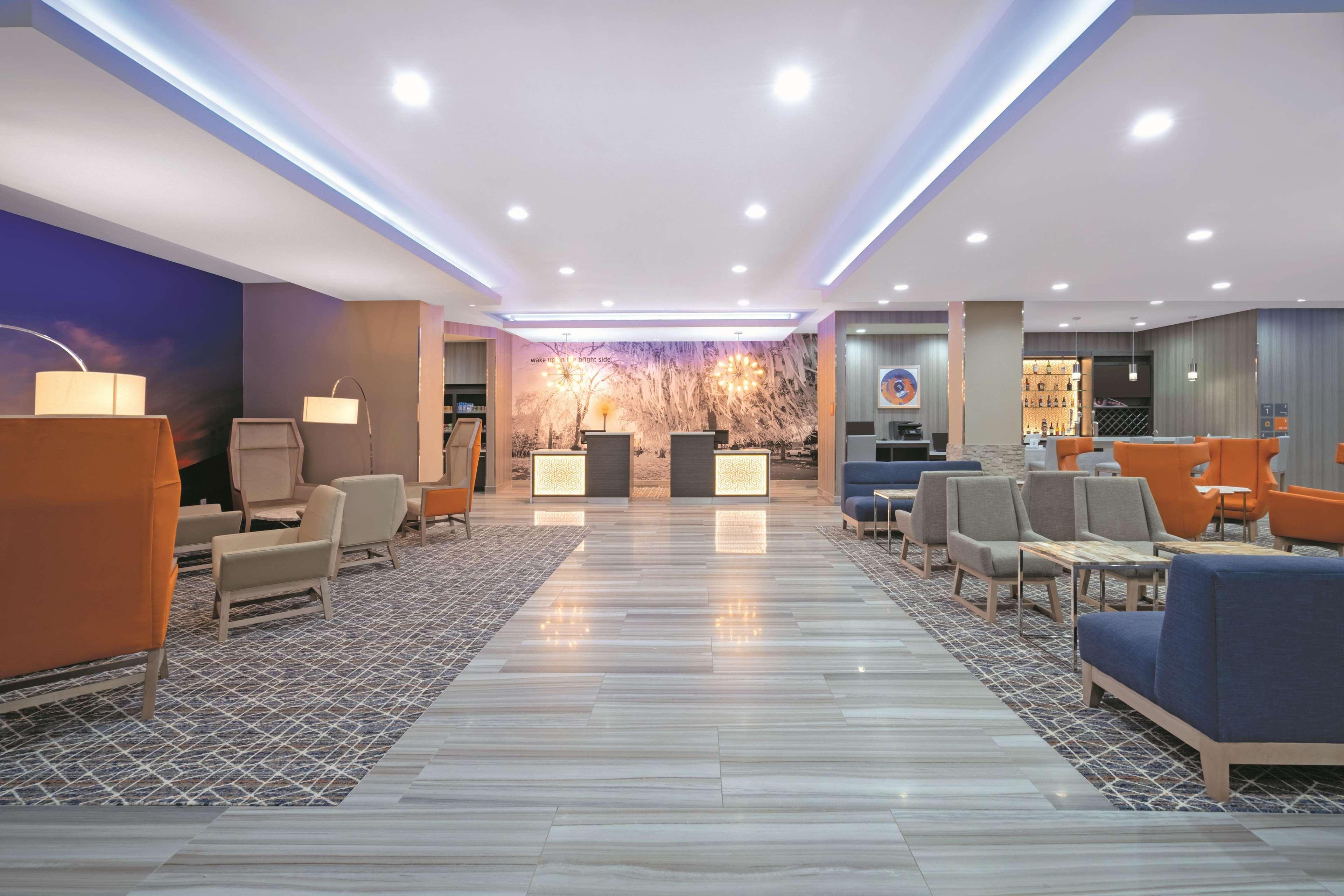 La Quinta By Wyndham Opelika Auburn Hotel Exterior photo