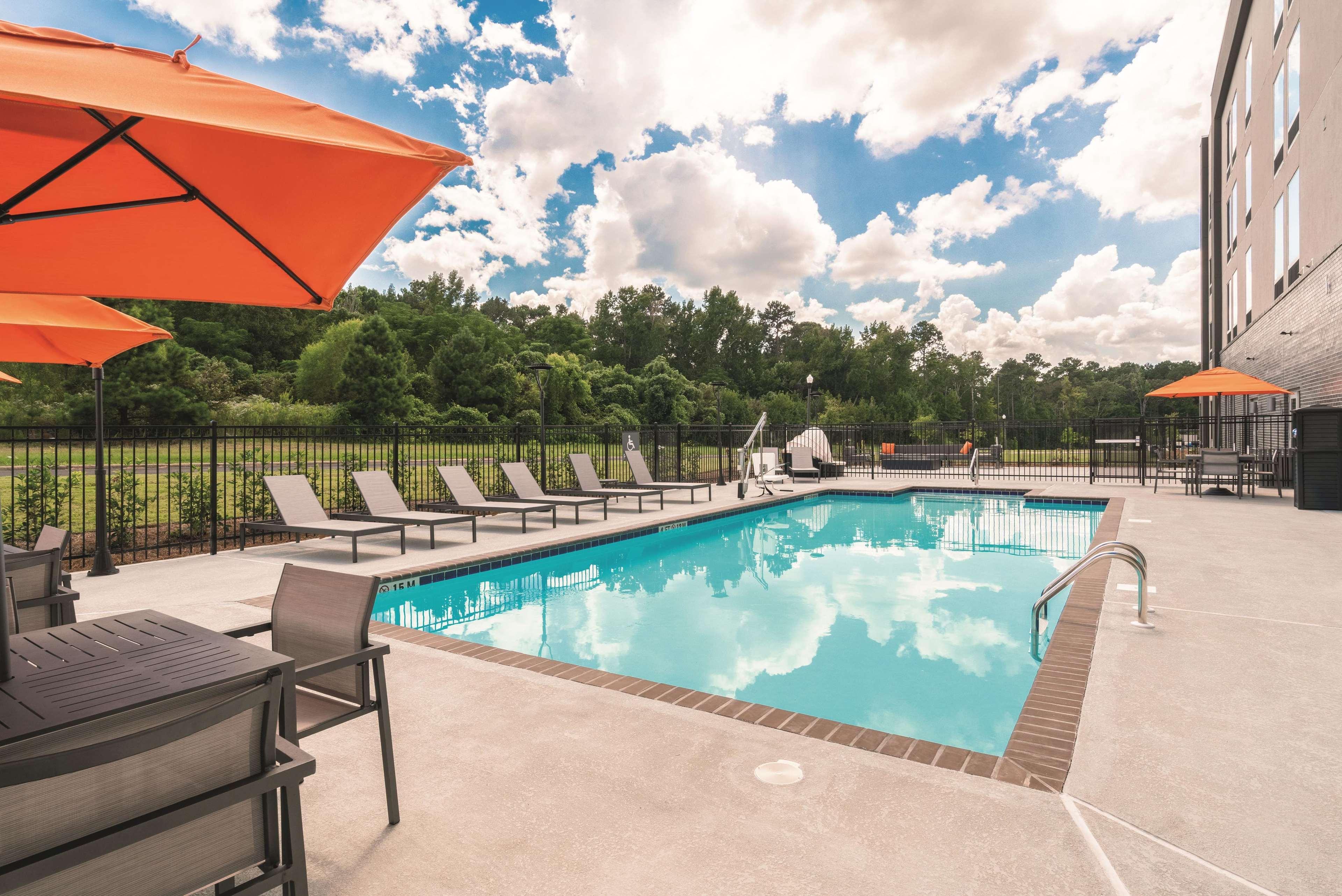 La Quinta By Wyndham Opelika Auburn Hotel Exterior photo